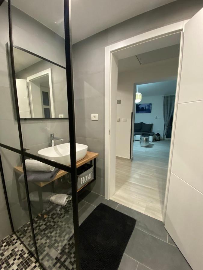 Apartma Mija-Dekani Exteriér fotografie